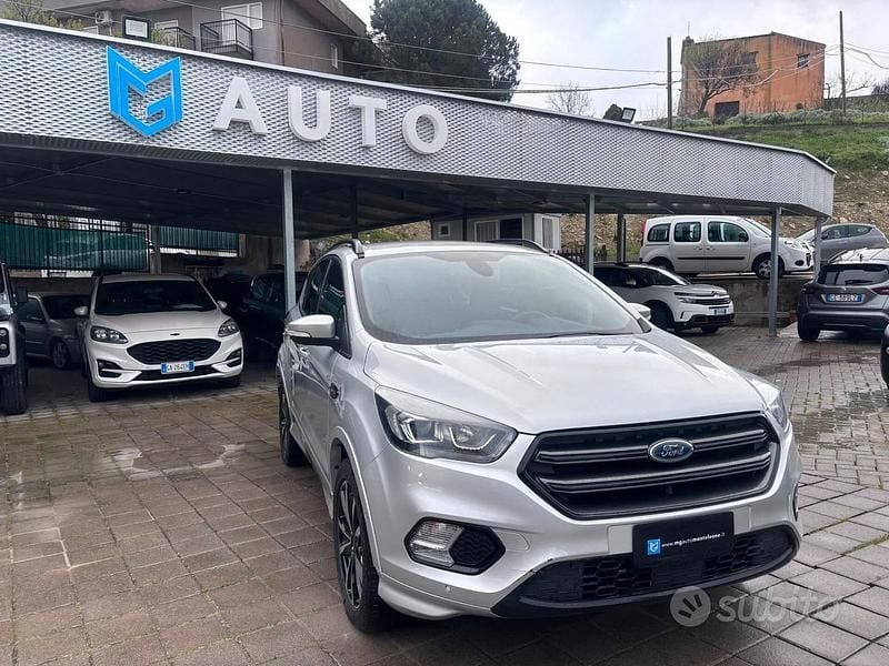Usata Ford Kuga 120 CV (88 kW) 2019 Grigio SUV