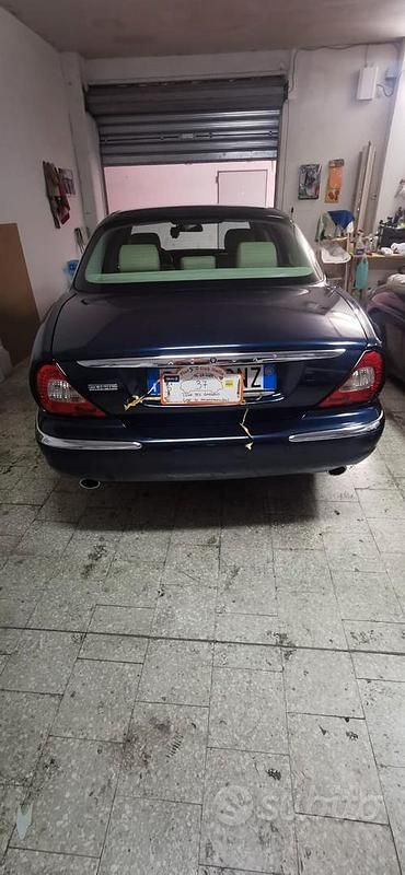 Usata Jaguar XJ8 Executive 207 CV (152 kW) 2006 Blu Berlina