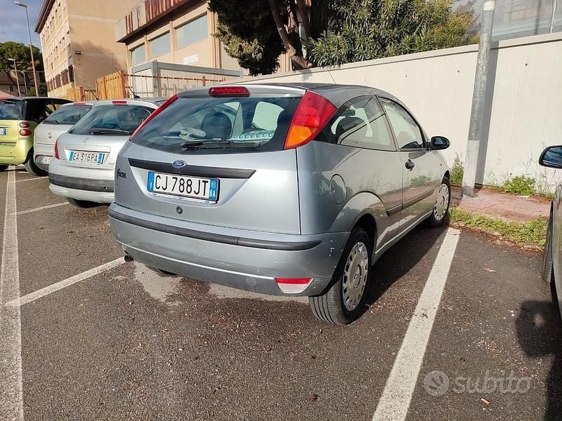 Usata Ford Focus 100 CV (73 kW) 2003 Grigio
