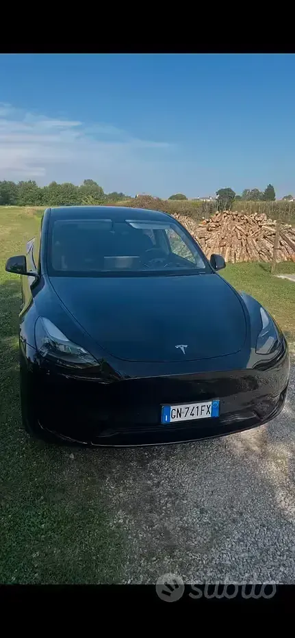 Usata Tesla Model Y 125 kW (170 CV) 2023 Nero SUV