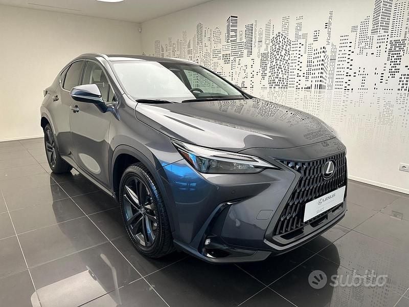 Usata Lexus NX450h+ 309 CV (227 kW) 2023 Sonic grey met SUV