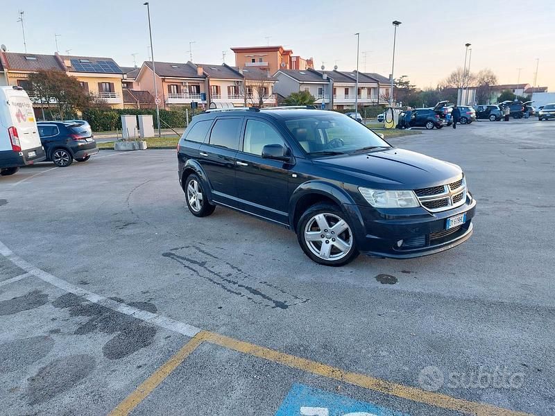 Usata Dodge Journey 140 CV (102 kW) 2009 Nero SUV