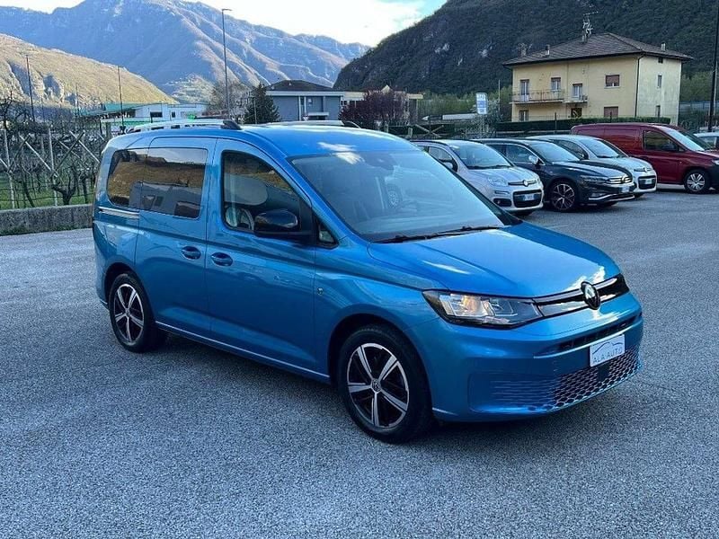 Usata VW Caddy 122 CV (89 kW) 2022 Azzurro Monovolume