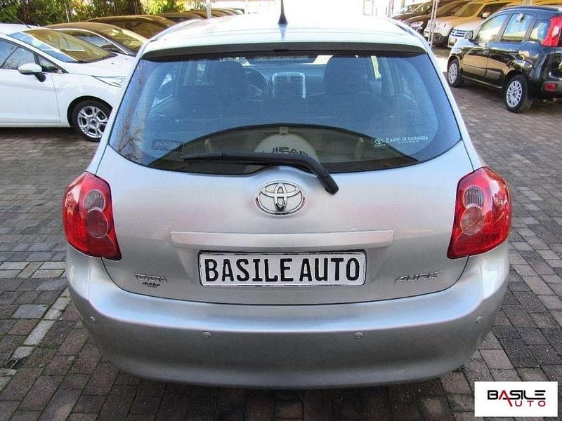 Usata Toyota Auris Sol 90 CV (66 kW) 2009 Grigio chiaro Berlina