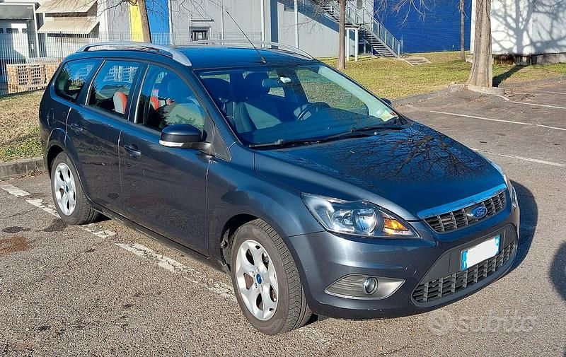 Usata Ford Focus Style 110 CV (80 kW) 2011 Grigio Station wagon