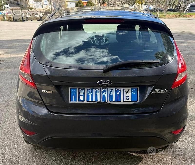 Usata Ford Fiesta Titanium 70 CV (51 kW) 2009 Grigio Utilitaria