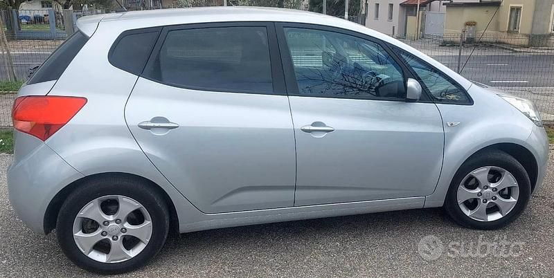 Usata Kia Venga 77 CV (56 kW) 2011 Grigio Utilitaria