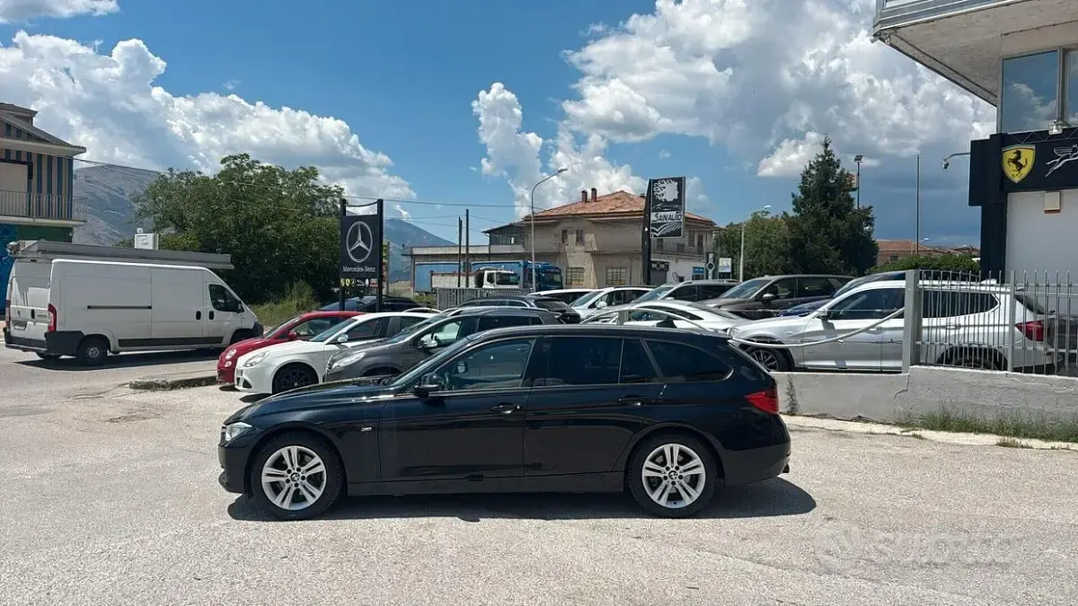 Usata BMW 320 Sport Line 184 CV (135 kW) 2013 Nero Station wagon