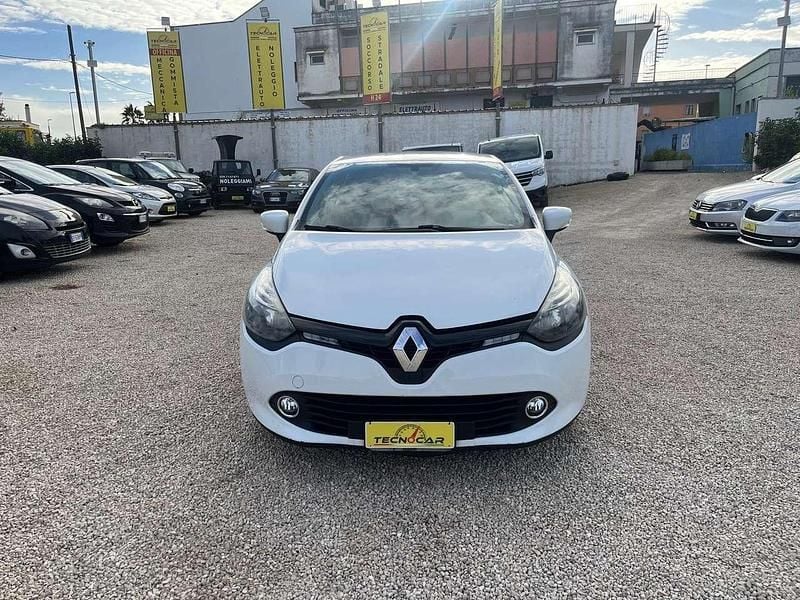 Bianco Usata 2014 Renault Clio IV Tre volumi | 5500 € (Buon prezzo) - Immagine 1/4