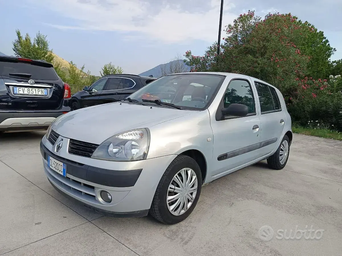 Usata Renault Clio 57 CV (41 kW) 2004 Utilitaria
