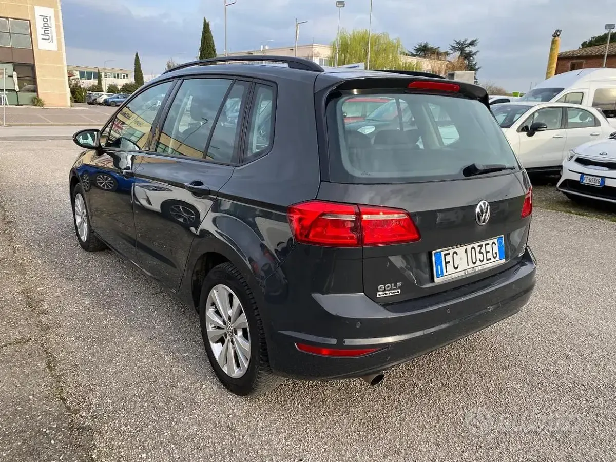 Usata VW Golf Sportsvan Comfortline 110 CV (80 kW) 2016 Grigio scuro Monovolume