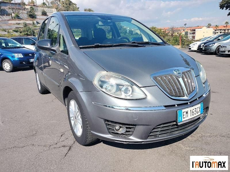 Usata Lancia Musa Gold 95 CV (69 kW) 2012 Nessuno(met.) Monovolume