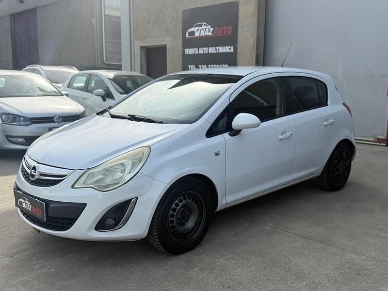Usata Opel Corsa Cosmo 86 CV (63 kW) 2011 Bianco Utilitaria