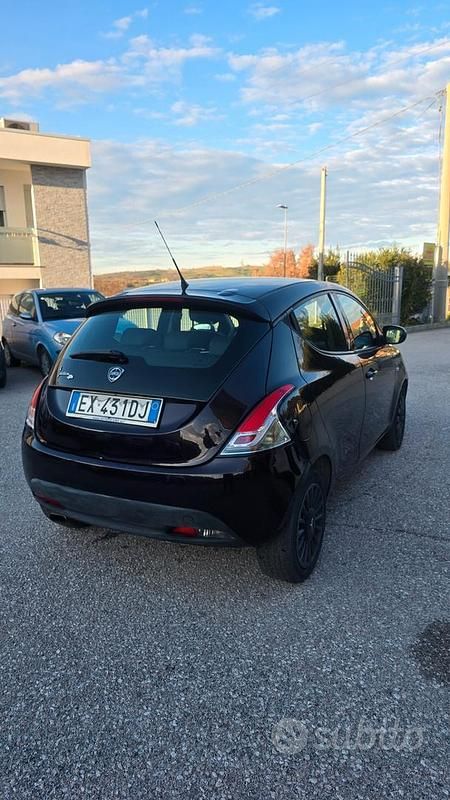 Usata Lancia Ypsilon Silver 69 CV (50 kW) 2014 Nero Utilitaria