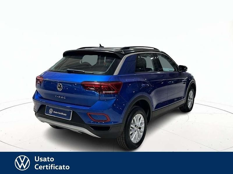 Usata VW T-Roc Life 150 CV (110 kW) 2023 Blu pastello SUV