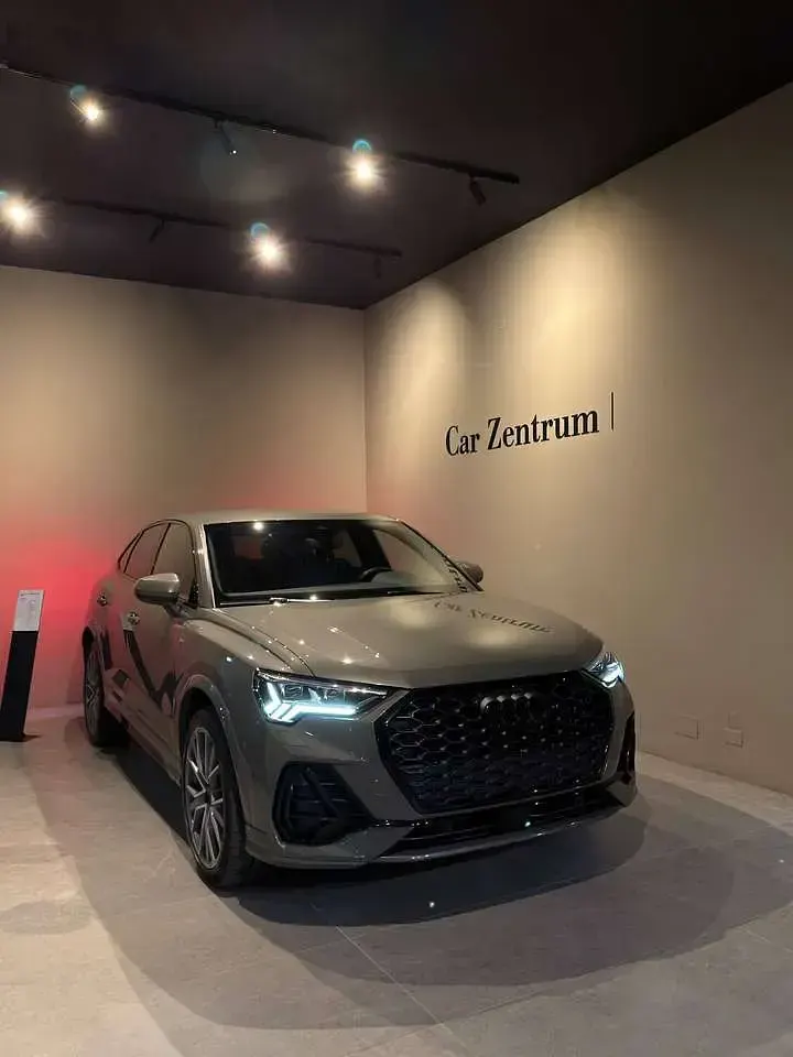 Usata Audi Q3 Sportback Ambiente 150 CV (110 kW) 2023 Grigio SUV