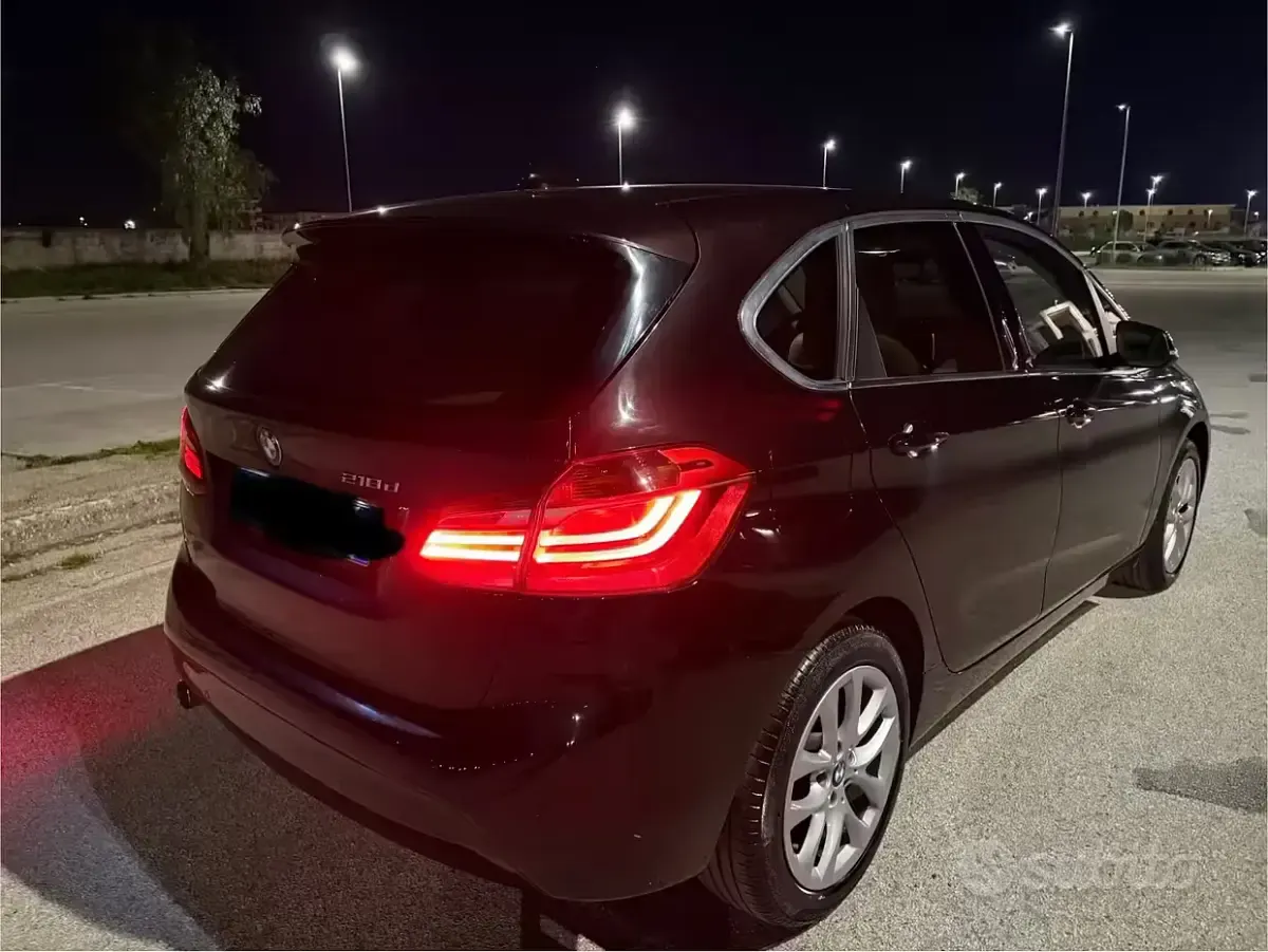 Begagnad BMW 218 Active Tourer Efficient Dynamics 150 HK (110 kW) 2015 Brun Minibuss