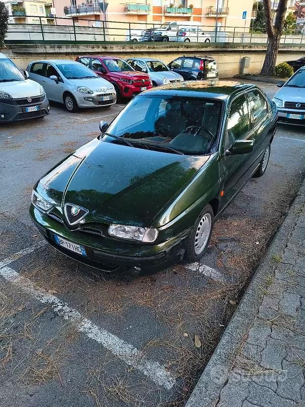Usata Alfa Romeo 146 103 CV (75 kW) 2000 Verde Utilitaria