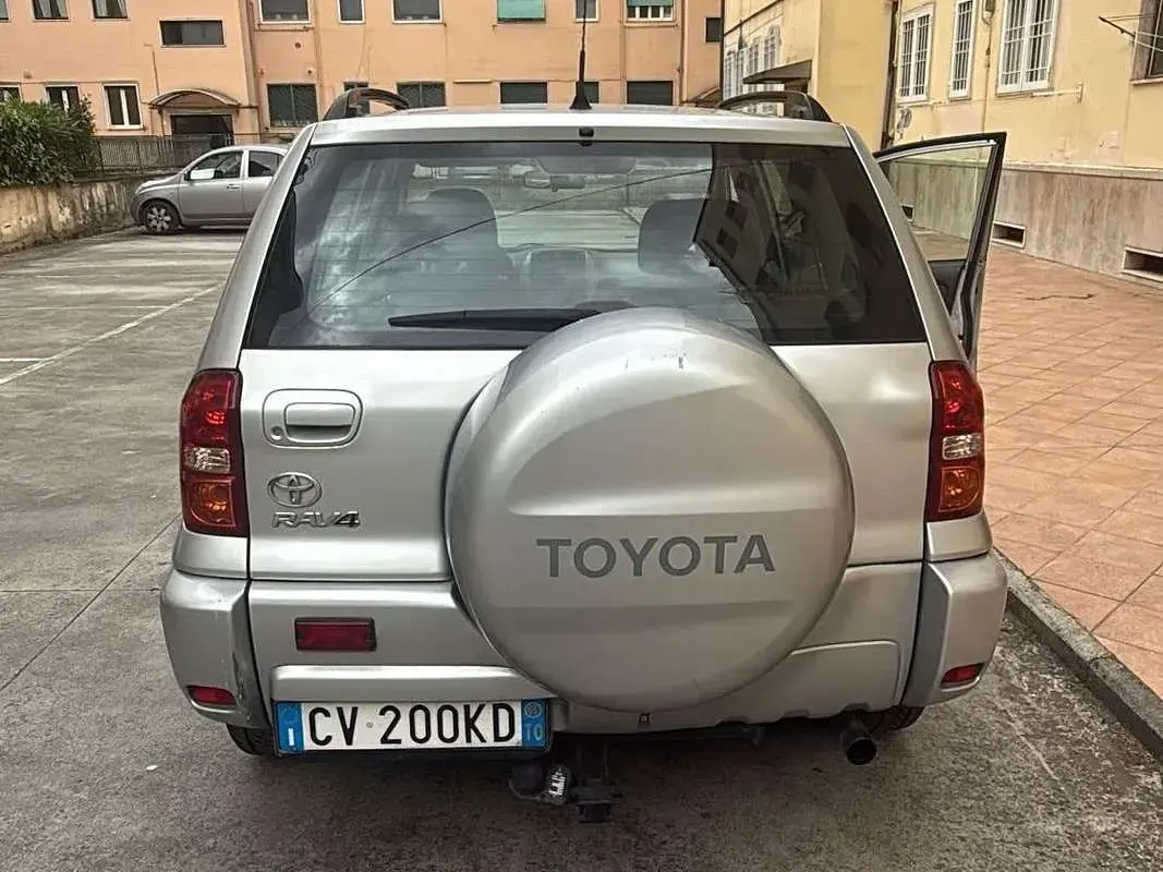 Usata Toyota RAV4 Sol 116 CV (85 kW) 2005 Grigio SUV
