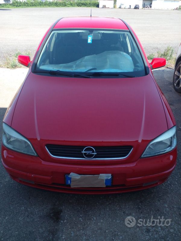 Usata Opel Astra 101 CV (74 kW) 2001 Rosso Utilitaria