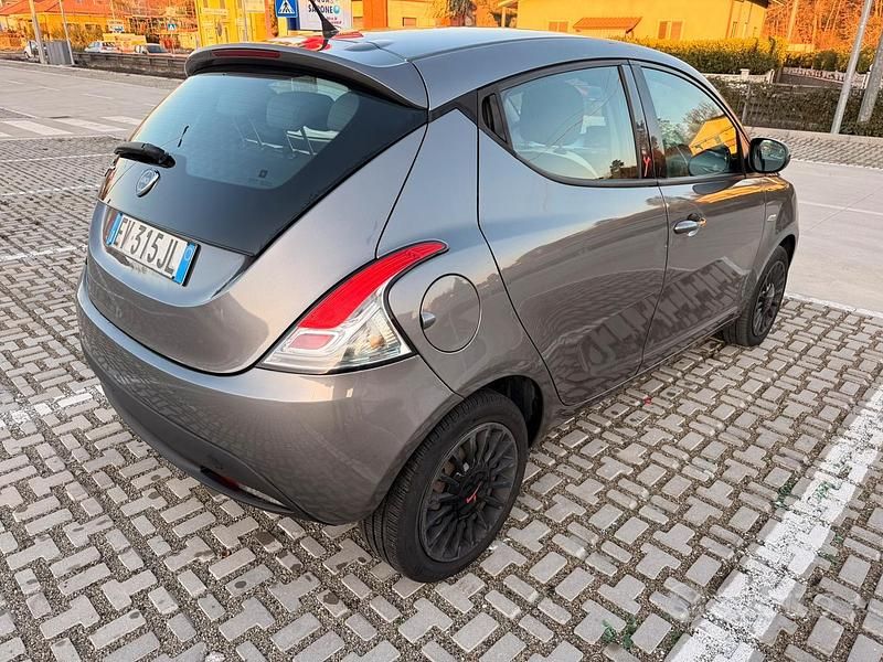 Usata Lancia Ypsilon S 69 CV (50 kW) 2013 Grigio Utilitaria
