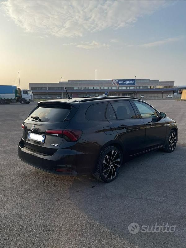 Usata Fiat Tipo Lounge 120 CV (88 kW) 2020 Nero Station wagon