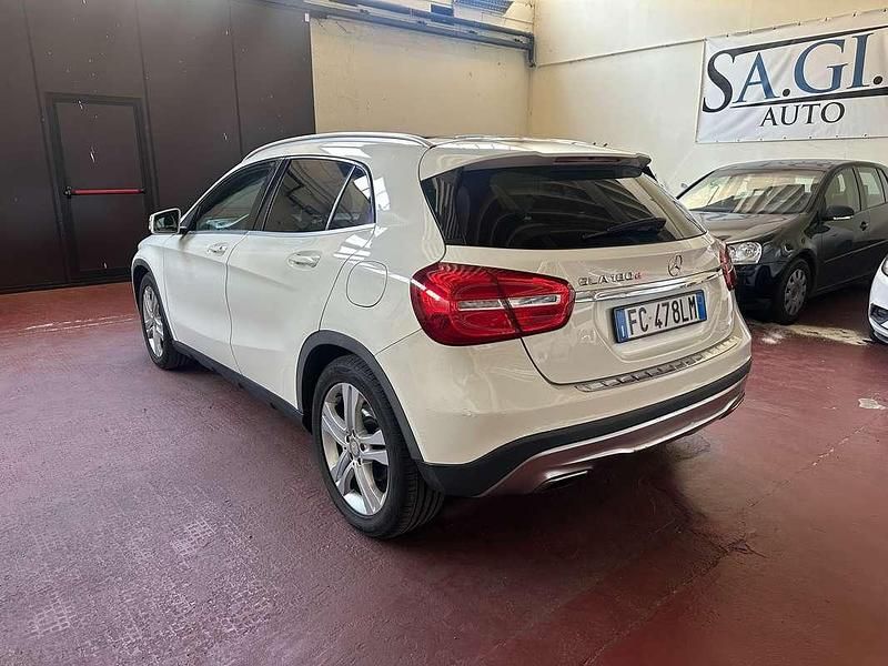 Usata Mercedes GLA180 Business 109 CV (80 kW) 2016 Bianco SUV
