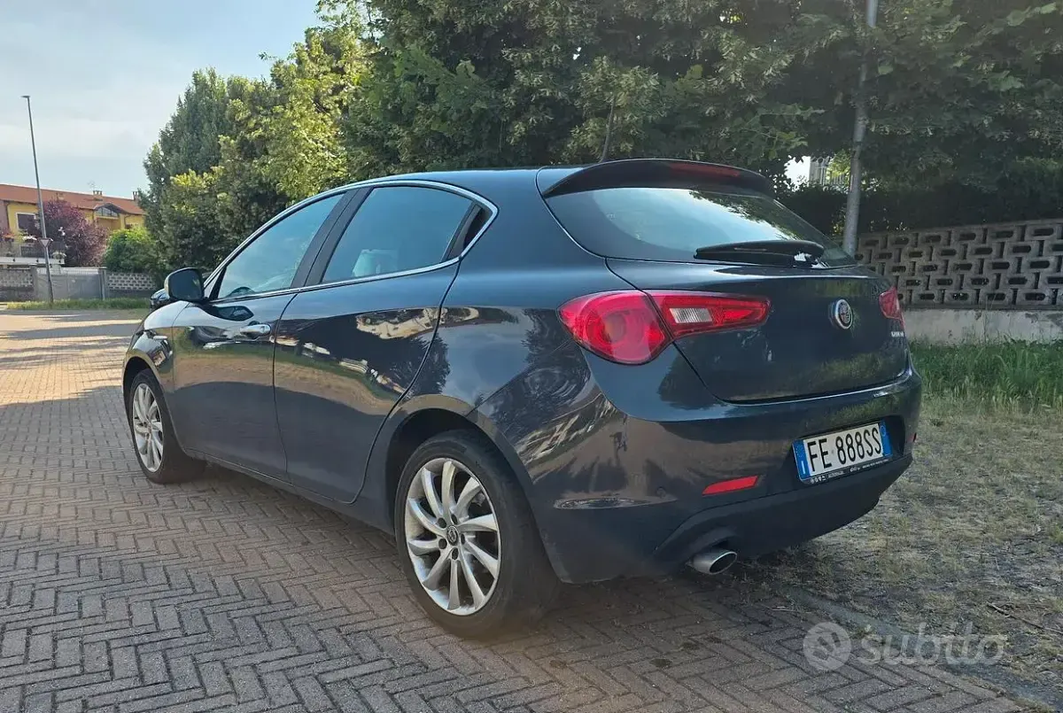 Usata Alfa Romeo Giulietta Super 120 CV (88 kW) 2016 Bluazzurro Utilitaria