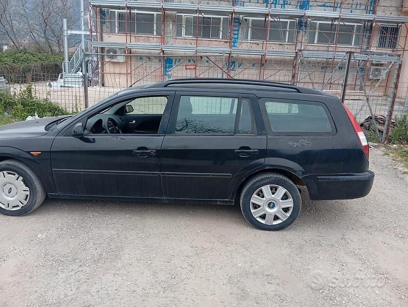 Usata Ford Mondeo 116 CV (85 kW) 2003 Blu Station wagon