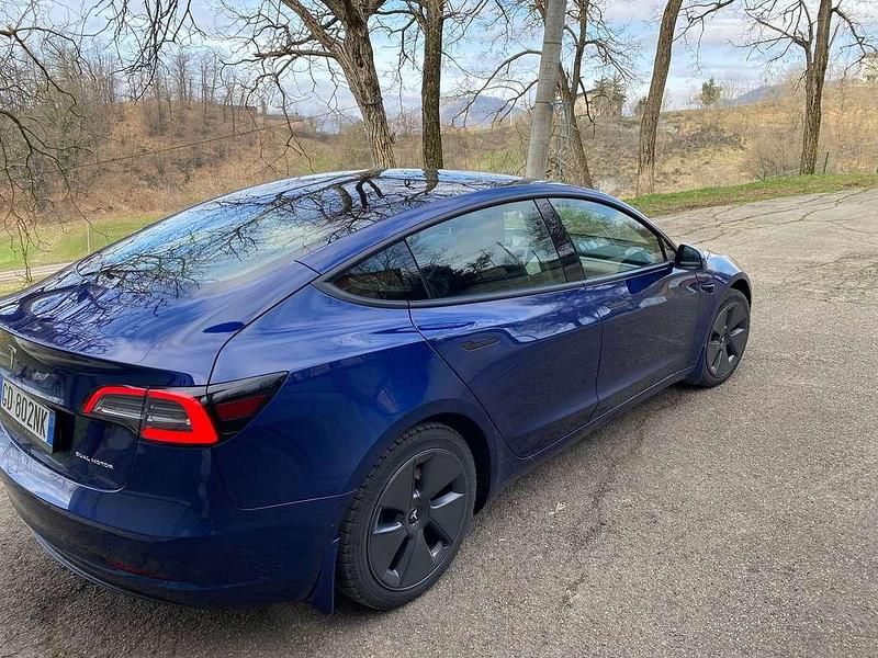 Blu/azzurro Usata 2021 Tesla Model 3 Tre volumi | 24.500 € (Buon prezzo) - Immagine 1/4