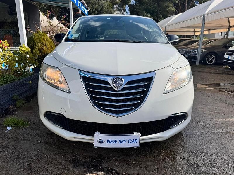 Usata Lancia Ypsilon S 95 CV (69 kW) 2012 Bianco Utilitaria