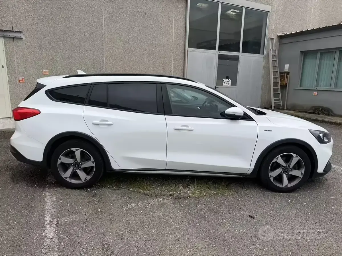 Usata Ford Focus 125 CV (91 kW) 2020 Bianco Station wagon