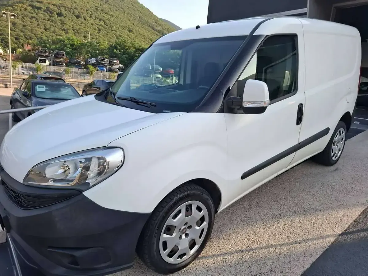 Usata Fiat Doblò 120 CV (88 kW) 2017 Bianco Monovolume
