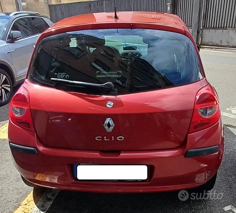 Bordeaux Usata 2008 Renault Clio II Due volumi | 3000 € (Buon prezzo) - Immagine 1/4