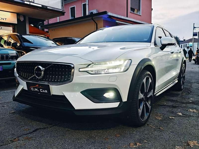 Usata Volvo V60 CC Plus 197 CV (144 kW) 2022 Bianco Station wagon