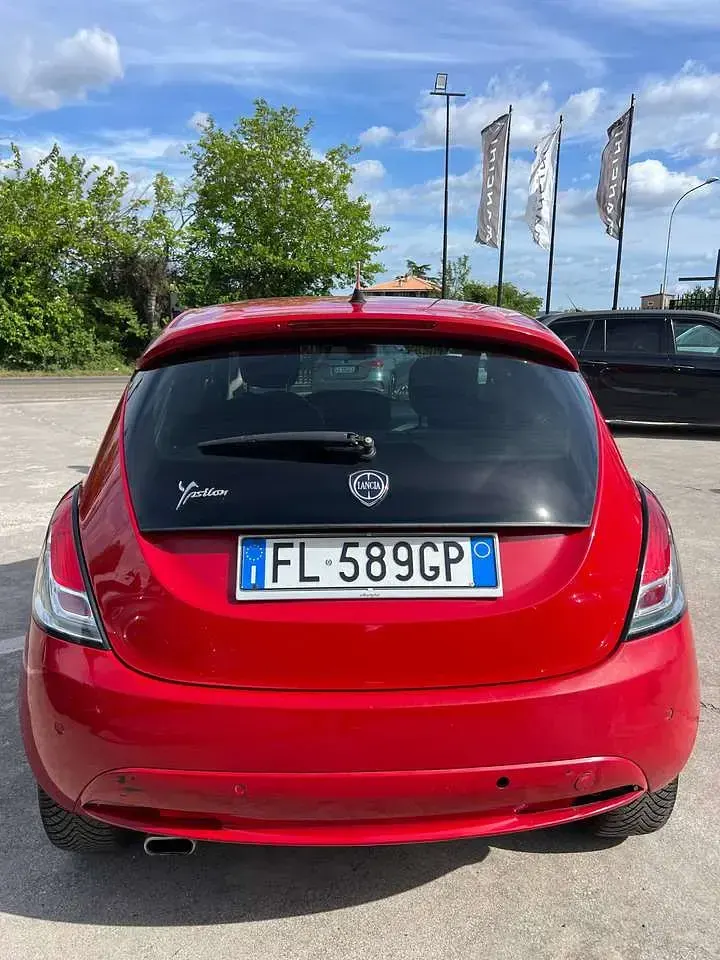 Usata Lancia Ypsilon Silver 69 CV (50 kW) 2017 Rosso Utilitaria