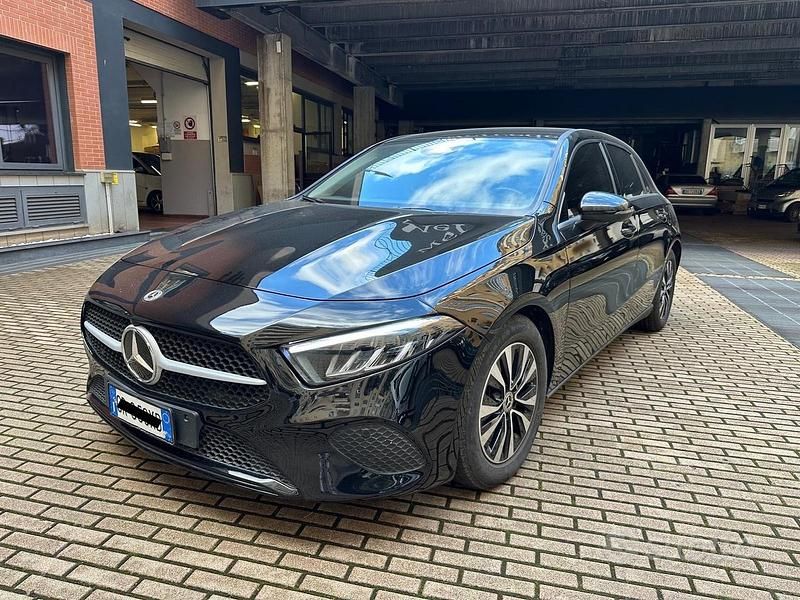 Usata Mercedes A180 116 CV (85 kW) 2023 Nero Berlina