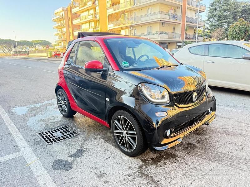 Usata Smart ForTwo Cabrio Brabus 90 CV (66 kW) 2019 Nero Cabrio