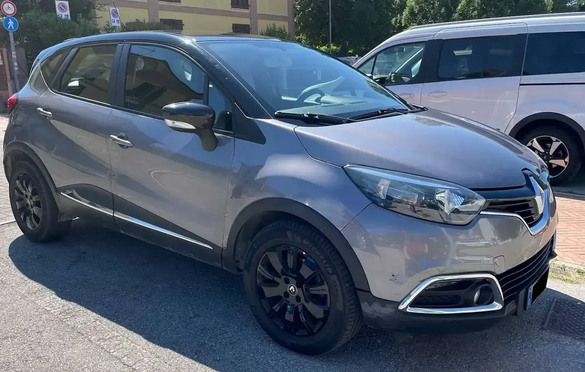 Usata Renault Captur Zen 110 CV (80 kW) 2017 Grigio SUV