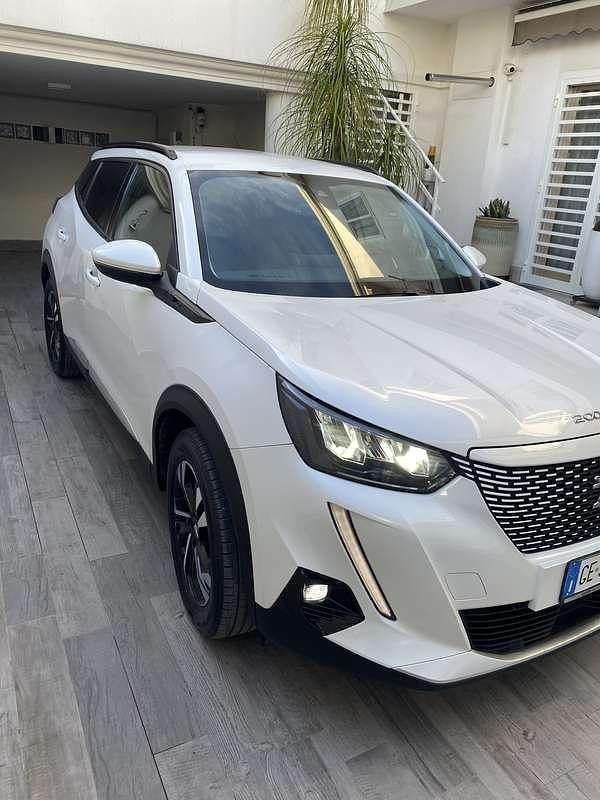 Usata Peugeot 2008 Active 100 kW (136 CV) 2021 Bianco SUV