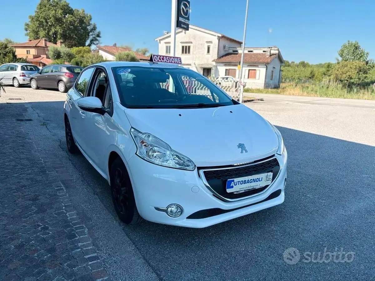 Usata Peugeot 208 Active 82 CV (60 kW) 2013 Bianco Utilitaria