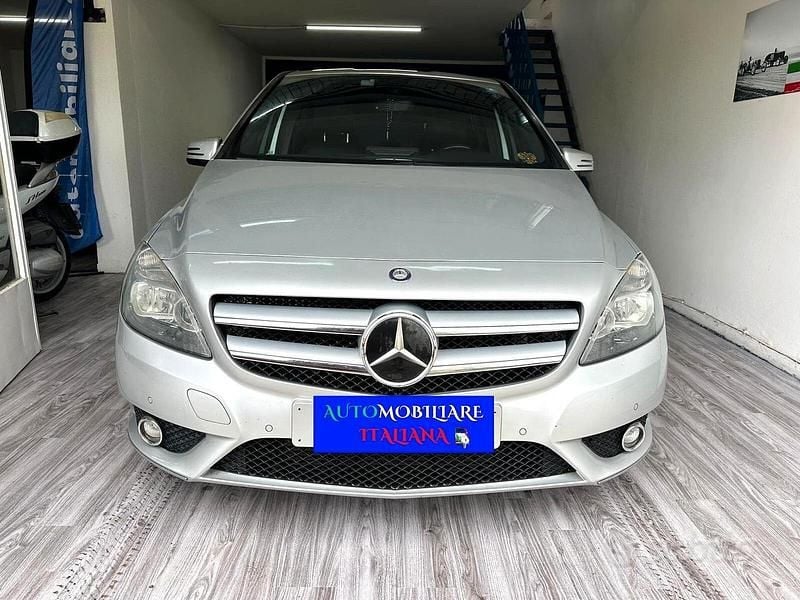 Usata Mercedes B180 Premium 122 CV (89 kW) 2012 Grigio Monovolume