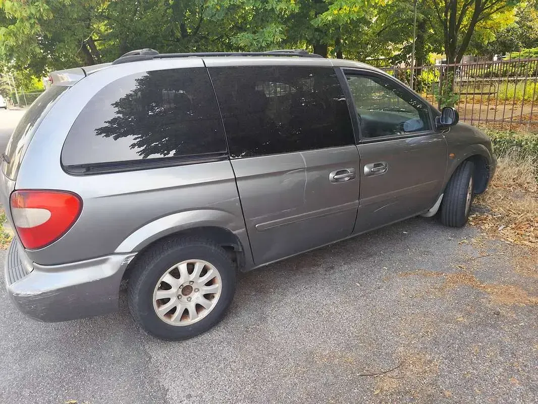 Usata Chrysler Voyager 143 CV (105 kW) 2007 Bronzo Monovolume