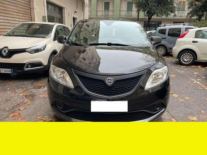 Usata Lancia Ypsilon 69 CV (50 kW) 2019 Nero Utilitaria