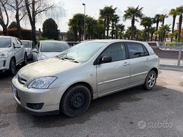 Usata Toyota Corolla Sol 97 CV (71 kW) 2005 Grigio Berlina