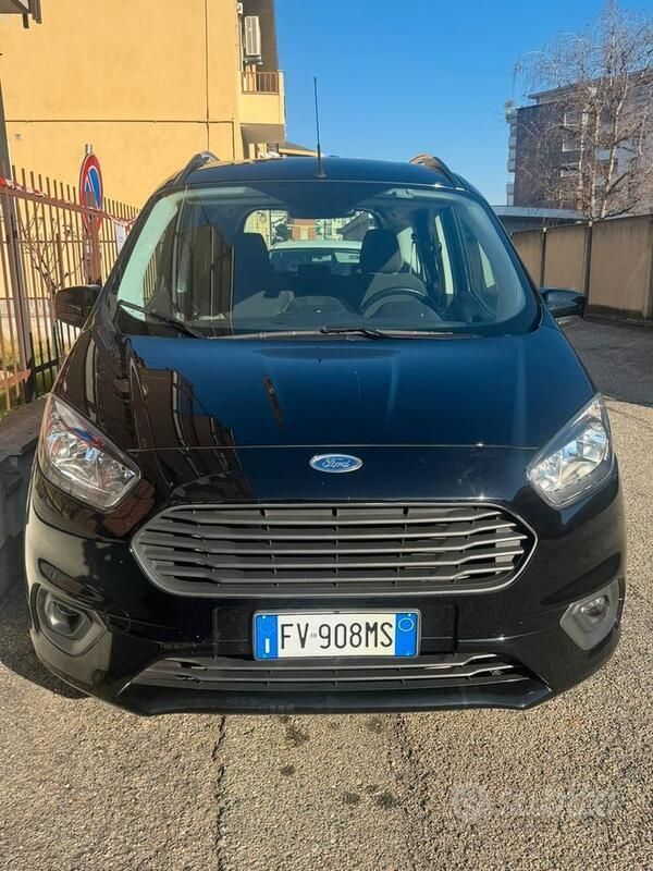 Usata 2019 Ford Tourneo Tre volumi | 15.000 € - Immagine 1/4