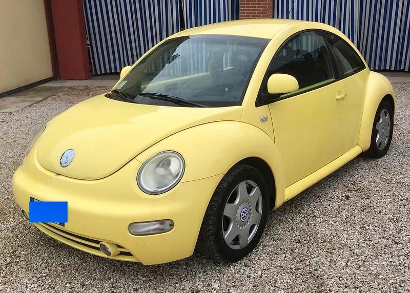 Usata VW New Beetle 90 CV (66 kW) 1999 Giallo Utilitaria