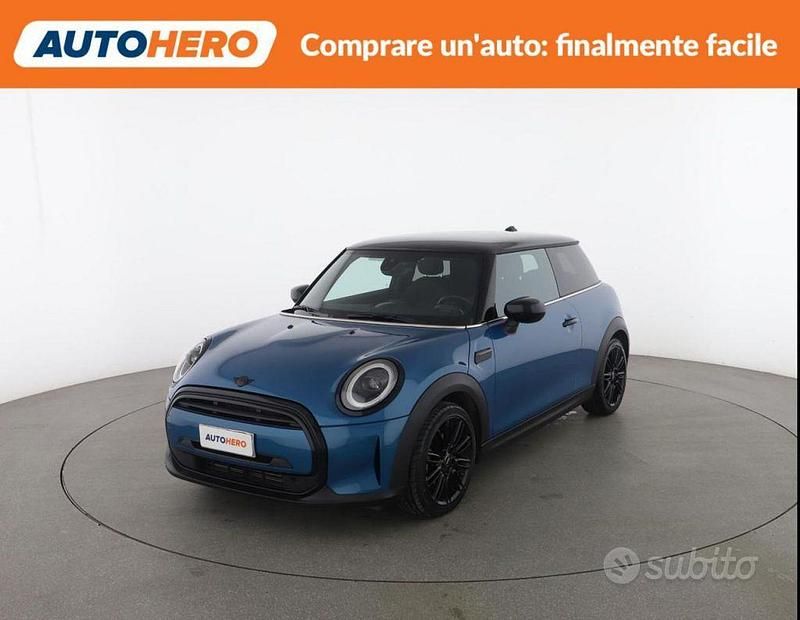 Begagnad Mini Cooper Essential 2023 Blå Halvkombi