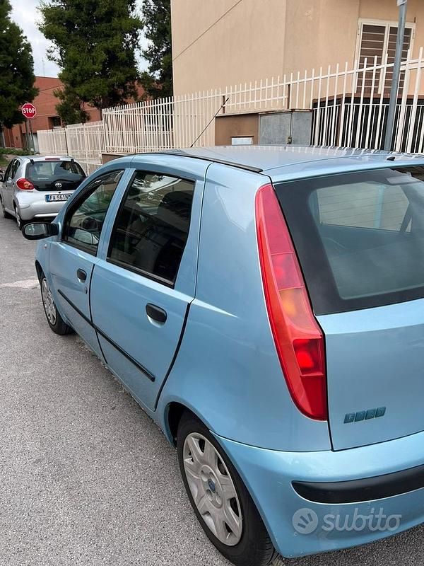 Usata Fiat Punto 80 CV (58 kW) 2001 Blu Utilitaria