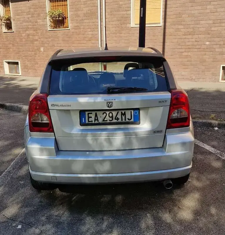 Usata Dodge Caliber 140 CV (102 kW) 2010 Argento Utilitaria
